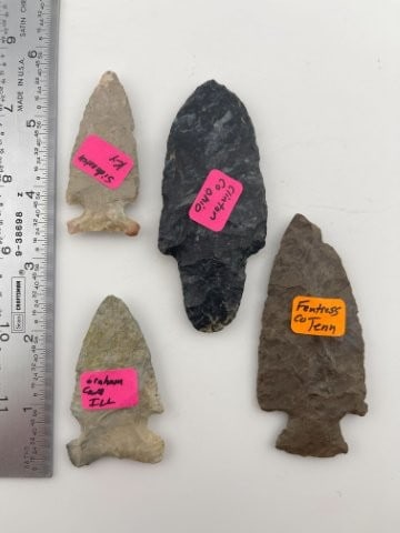 Group of Very Nice Arrow Points: KEY WORDS: INDIAN ARTIFACT ARTIFACTS ARROWHEAD ARROWHEADS NATIVE AMERICAN MISSISSIPPIAN QUAPAW CADDO POTTERY COINS MORGAN DOLLAR PEACE DOLLAR SILVER COINS Arkansas. Now taking in consignments for pre-