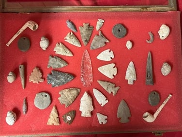 Group of Exceptional Arrowheads & more frame not included