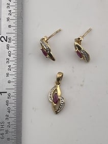 Pair of Gold Earrings & Gold Pendant
