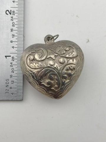 Sterling Pendant: KEY WORDS: INDIAN ARTIFACT ARTIFACTS ARROWHEAD ARROWHEADS NATIVE AMERICAN MISSISSIPPIAN QUAPAW CADDO POTTERY COINS MORGAN DOLLAR PEACE DOLLAR SILVER COINS Arkansas. Now taking in consignments for pre-