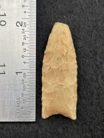 Plainview paleo point - well made, basel thinnging strikes and heavily ground base - ancient tip