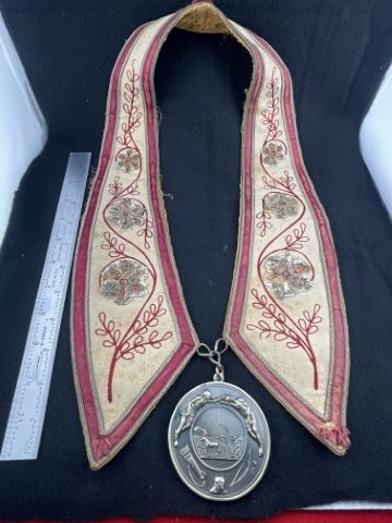 Abraham Lincoln Presidential Medal with Presentation Collar (1 of 10)