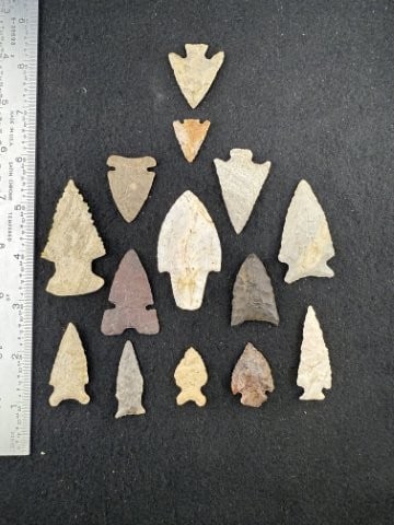 Group of Very Nice Arrow Points: KEY WORDS: INDIAN ARTIFACT ARTIFACTS ARROWHEAD ARROWHEADS NATIVE AMERICAN MISSISSIPPIAN QUAPAW CADDO POTTERY COINS MORGAN DOLLAR PEACE DOLLAR SILVER COINS. All coins have been Sigma tested for authent