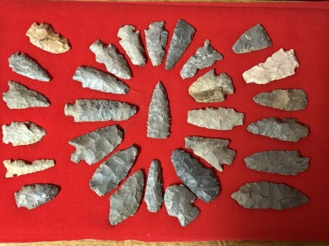 Very Nice Arrowpoints Frame NOT Included: KEY WORDS: INDIAN ARTIFACT ARTIFACTS ARROWHEAD ARROWHEADS NATIVE AMERICAN MISSISSIPPIAN QUAPAW CADDO POTTERY COINS MORGAN DOLLAR PEACE DOLLAR SILVER COINS. All coins have been Sigma tested for authent