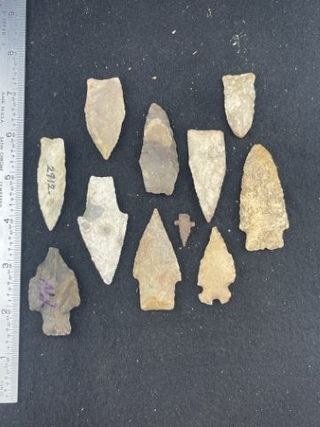 Group of Arrow Points: KEY WORDS: INDIAN ARTIFACT ARTIFACTS ARROWHEAD ARROWHEADS NATIVE AMERICAN MISSISSIPPIAN QUAPAW CADDO POTTERY COINS MORGAN DOLLAR PEACE DOLLAR SILVER COINS. All coins have been Sigma tested for authent