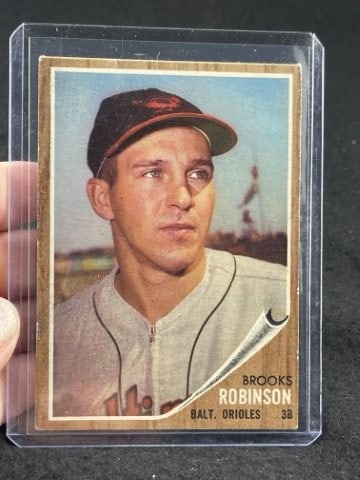 1967 Topps Brooks Robinson Baseball Card (1 of 2)