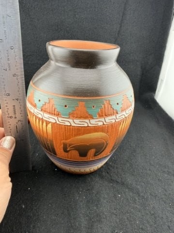 Navajo Pottery Vessel with beautiful paint & engraving Indian Artifact Arrowhead (1 of 5)