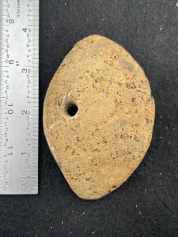Pendant Indian Artifact Arrowhead: KEY WORDS: INDIAN ARTIFACT ARTIFACTS ARROWHEAD ARROWHEADS NATIVE AMERICAN MISSISSIPPIAN QUAPAW CADDO POTTERY COINS MORGAN DOLLAR PEACE DOLLAR SILVER COINS. All coins have been Sigma tested for authent