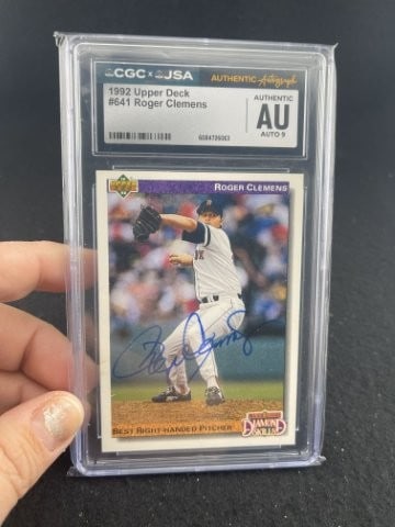 1992 Upper Deck Roger Clemens Hand Signed Authentic Autograph Baseball Card (1 of 2)