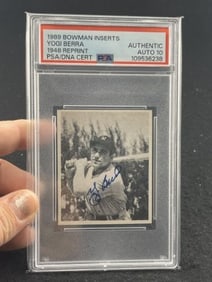 1989 Bowman Yogi Berra Hand Signed Authentic Autograph Baseball Card