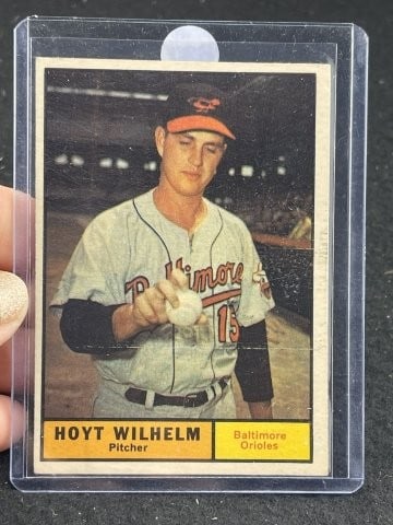 1961 Topps Hoyt Wilhelm Baseball Card (1 of 2)