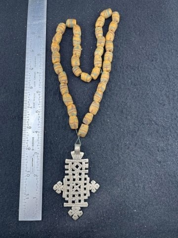 Trade Bead Necklace with Pendant Indian Artifact Arrowhead: KEY WORDS: INDIAN ARTIFACT ARTIFACTS ARROWHEAD ARROWHEADS NATIVE AMERICAN MISSISSIPPIAN QUAPAW CADDO POTTERY COINS MORGAN DOLLAR PEACE DOLLAR SILVER COINS. All coins have been Sigma tested for authent