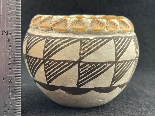 Acoma Pottery Vessel Indian Artifact Arrowhead (1 of 4)