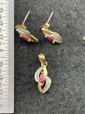 10K Earrings with matching Necklace Pendant: KEY WORDS: INDIAN ARTIFACT ARTIFACTS ARROWHEAD ARROWHEADS NATIVE AMERICAN MISSISSIPPIAN QUAPAW CADDO POTTERY COINS MORGAN DOLLAR PEACE DOLLAR SILVER COINS. All coins have been Sigma tested for