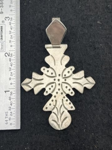 21 Gram Sterling Silver Cross: KEY WORDS: INDIAN ARTIFACT ARTIFACTS ARROWHEAD ARROWHEADS NATIVE AMERICAN MISSISSIPPIAN QUAPAW CADDO POTTERY COINS MORGAN DOLLAR PEACE DOLLAR SILVER COINS. All coins have been Sigma tested for