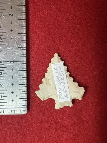 Fox Valley Indian Artifact Arrowhead (1 of 3)