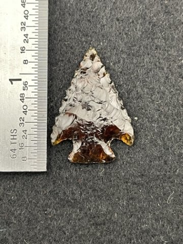 Glass Arrowhead: KEY WORDS: INDIAN ARTIFACT ARTIFACTS ARROWHEAD ARROWHEADS NATIVE AMERICAN MISSISSIPPIAN QUAPAW CADDO POTTERY COINS MORGAN DOLLAR PEACE DOLLAR SILVER COINS. All coins have been Sigma tested for