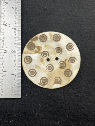 Engraved Shell Gorget Indian Artifact Arrowhead: KEY WORDS: INDIAN ARTIFACT ARTIFACTS ARROWHEAD ARROWHEADS NATIVE AMERICAN MISSISSIPPIAN QUAPAW CADDO POTTERY COINS MORGAN DOLLAR PEACE DOLLAR SILVER COINS. All coins have been Sigma tested for authent