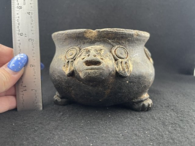 Pre-Columbian Pottery Vessel: KEY WORDS: INDIAN ARTIFACT ARTIFACTS ARROWHEAD ARROWHEADS NATIVE AMERICAN MISSISSIPPIAN QUAPAW CADDO POTTERY COINS MORGAN DOLLAR PEACE DOLLAR SILVER COINS. All coins have been Sigma tested for authent