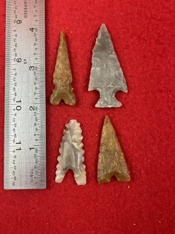 Group of very nice Arrow Points Indian Artifact Arrowhead: KEY WORDS: INDIAN ARTIFACT ARTIFACTS ARROWHEAD ARROWHEADS NATIVE AMERICAN MISSISSIPPIAN QUAPAW CADDO POTTERY COINS MORGAN DOLLAR PEACE DOLLAR SILVER COINS. All coins have been Sigma tested for authent