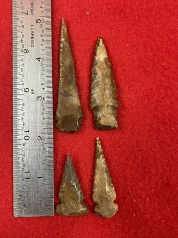 Group of very nice Arrow Points Indian Artifact Arrowhead: KEY WORDS: INDIAN ARTIFACT ARTIFACTS ARROWHEAD ARROWHEADS NATIVE AMERICAN MISSISSIPPIAN QUAPAW CADDO POTTERY COINS MORGAN DOLLAR PEACE DOLLAR SILVER COINS. All coins have been Sigma tested for authent