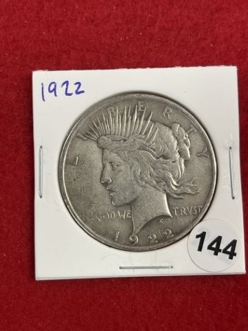 1922 Peace Silver Dollar Coin: KEY WORDS: INDIAN ARTIFACT ARTIFACTS ARROWHEAD ARROWHEADS NATIVE AMERICAN MISSISSIPPIAN QUAPAW CADDO POTTERY COINS MORGAN DOLLAR PEACE DOLLAR SILVER COINS. All coins have been Sigma tested for authent