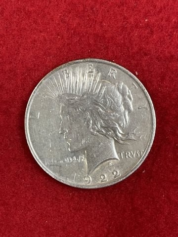 1922 Peace Silver Dollar Coin: KEY WORDS: INDIAN ARTIFACT ARTIFACTS ARROWHEAD ARROWHEADS NATIVE AMERICAN MISSISSIPPIAN QUAPAW CADDO POTTERY COINS MORGAN DOLLAR PEACE DOLLAR SILVER COINS. All coins have been Sigma tested for