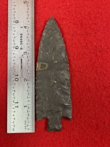 Finely made Hardin Indian Artifact Arrowhead: KEY WORDS: INDIAN ARTIFACT ARTIFACTS ARROWHEAD ARROWHEADS NATIVE AMERICAN MISSISSIPPIAN QUAPAW CADDO POTTERY COINS MORGAN DOLLAR PEACE DOLLAR SILVER COINS. All coins have been Sigma tested for authent