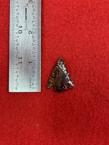 Gem Quality Bird Point Indian Artifact Arrowhead: KEY WORDS: INDIAN ARTIFACT ARTIFACTS ARROWHEAD ARROWHEADS NATIVE AMERICAN MISSISSIPPIAN QUAPAW CADDO POTTERY COINS MORGAN DOLLAR PEACE DOLLAR SILVER COINS. All coins have been Sigma tested for authent