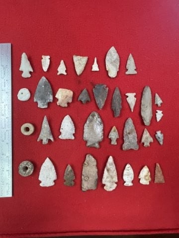 Large Group of Arrowhead Indian Artifact Arrowhead: KEY WORDS: INDIAN ARTIFACT ARTIFACTS ARROWHEAD ARROWHEADS NATIVE AMERICAN MISSISSIPPIAN QUAPAW CADDO POTTERY COINS MORGAN DOLLAR PEACE DOLLAR SILVER COINS. All coins have been Sigma tested for
