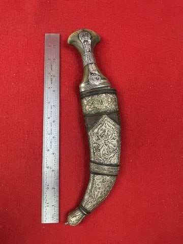 Very Ornate Dagger Indian Artifact Arrowhead: KEY WORDS: INDIAN ARTIFACT ARTIFACTS ARROWHEAD ARROWHEADS NATIVE AMERICAN MISSISSIPPIAN QUAPAW CADDO POTTERY COINS MORGAN DOLLAR PEACE DOLLAR SILVER COINS. All coins have been Sigma tested for