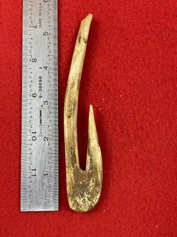 Large Bone Hook Indian Artifact Arrowhead: KEY WORDS: INDIAN ARTIFACT ARTIFACTS ARROWHEAD ARROWHEADS NATIVE AMERICAN MISSISSIPPIAN QUAPAW CADDO POTTERY COINS MORGAN DOLLAR PEACE DOLLAR SILVER COINS. All coins have been Sigma tested for authent