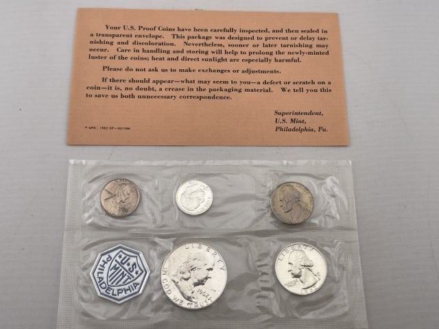 U.S. Proof Coin Set: KEY WORDS: INDIAN ARTIFACT ARTIFACTS ARROWHEAD ARROWHEADS NATIVE AMERICAN MISSISSIPPIAN QUAPAW CADDO POTTERY COINS MORGAN DOLLAR PEACE DOLLAR SILVER COINS. All coins have been Sigma tested for