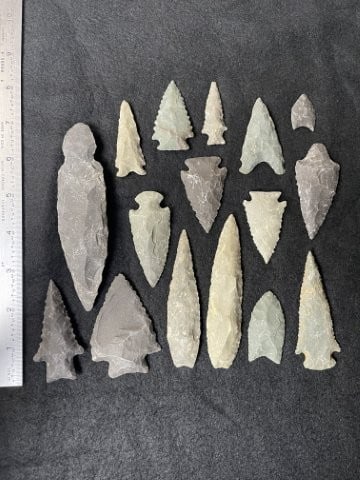 Group of very nice Arrow Points Indian Artifact Arrowhead (1 of 5)