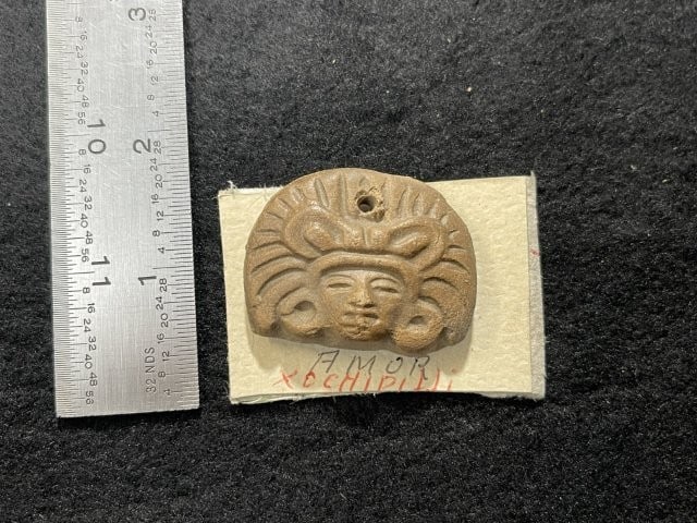 Pre-Columbian Pottery Figure Indian Artifact Arrowhead: KEY WORDS: INDIAN ARTIFACT ARTIFACTS ARROWHEAD ARROWHEADS NATIVE AMERICAN MISSISSIPPIAN QUAPAW CADDO POTTERY COINS MORGAN DOLLAR PEACE DOLLAR SILVER COINS. All coins have been Sigma tested for