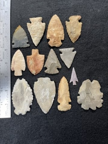 Group of Arrow Points Indian Artifact Arrowhead (1 of 5)
