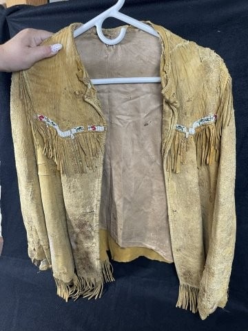 Leather Beaded Jacket Indian Artifact Arrowhead: KEY WORDS: INDIAN ARTIFACT ARTIFACTS ARROWHEAD ARROWHEADS NATIVE AMERICAN MISSISSIPPIAN QUAPAW CADDO POTTERY COINS MORGAN DOLLAR PEACE DOLLAR SILVER COINS. All coins have been Sigma tested for