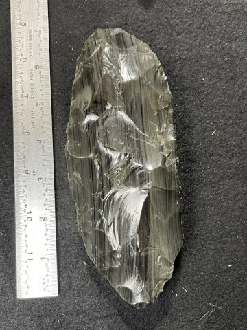 Large Obsidian Chipped Blade Indian Artifact Arrowhead: KEY WORDS: INDIAN ARTIFACT ARTIFACTS ARROWHEAD ARROWHEADS NATIVE AMERICAN MISSISSIPPIAN QUAPAW CADDO POTTERY COINS MORGAN DOLLAR PEACE DOLLAR SILVER COINS. All coins have been Sigma tested for authent