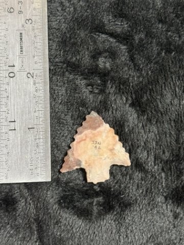 Arrow Point Indian Artifact Arrowhead: KEY WORDS: INDIAN ARTIFACT ARTIFACTS ARROWHEAD ARROWHEADS NATIVE AMERICAN MISSISSIPPIAN QUAPAW CADDO POTTERY COINS MORGAN DOLLAR PEACE DOLLAR SILVER COINS. All coins have been Sigma tested for authent