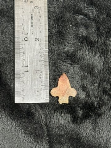Arrow Point Indian Artifact Arrowhead: KEY WORDS: INDIAN ARTIFACT ARTIFACTS ARROWHEAD ARROWHEADS NATIVE AMERICAN MISSISSIPPIAN QUAPAW CADDO POTTERY COINS MORGAN DOLLAR PEACE DOLLAR SILVER COINS. All coins have been Sigma tested for authent