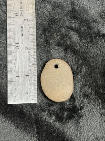 Pendant Indian Artifact Arrowhead: KEY WORDS: INDIAN ARTIFACT ARTIFACTS ARROWHEAD ARROWHEADS NATIVE AMERICAN MISSISSIPPIAN QUAPAW CADDO POTTERY COINS MORGAN DOLLAR PEACE DOLLAR SILVER COINS. All coins have been Sigma tested for authent