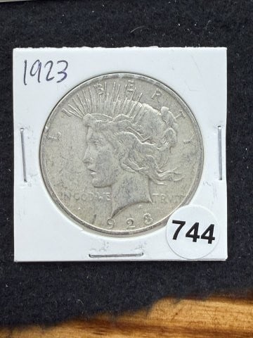 1923 Peace Silver Dollar Coin: KEY WORDS: INDIAN ARTIFACT ARTIFACTS ARROWHEAD ARROWHEADS NATIVE AMERICAN MISSISSIPPIAN QUAPAW CADDO POTTERY COINS MORGAN DOLLAR PEACE DOLLAR SILVER COINS. All coins have been Sigma tested for authent