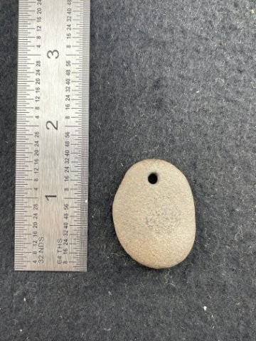 Pendant Indian Artifact Arrowhead: KEY WORDS: INDIAN ARTIFACT ARTIFACTS ARROWHEAD ARROWHEADS NATIVE AMERICAN MISSISSIPPIAN QUAPAW CADDO POTTERY COINS MORGAN DOLLAR PEACE DOLLAR SILVER COINS. All coins have been Sigma tested for