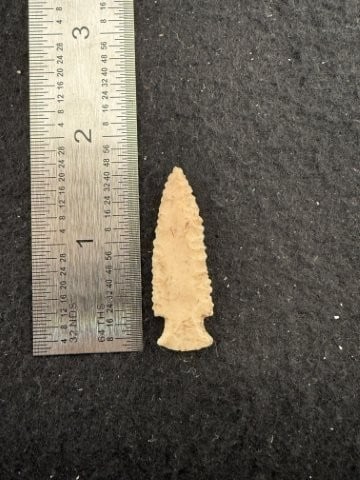Arrow Point Indian Artifact Arrowhead: KEY WORDS: INDIAN ARTIFACT ARTIFACTS ARROWHEAD ARROWHEADS NATIVE AMERICAN MISSISSIPPIAN QUAPAW CADDO POTTERY COINS MORGAN DOLLAR PEACE DOLLAR SILVER COINS. All coins have been Sigma tested for authent