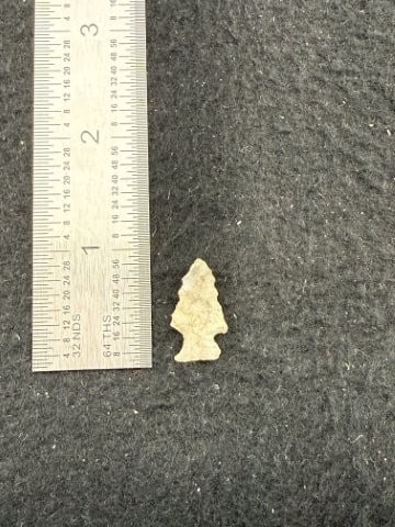 Arrow Point Indian Artifact Arrowhead: KEY WORDS: INDIAN ARTIFACT ARTIFACTS ARROWHEAD ARROWHEADS NATIVE AMERICAN MISSISSIPPIAN QUAPAW CADDO POTTERY COINS MORGAN DOLLAR PEACE DOLLAR SILVER COINS. All coins have been Sigma tested for authent