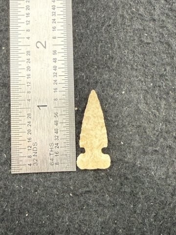 Arrow Point Indian Artifact Arrowhead: KEY WORDS: INDIAN ARTIFACT ARTIFACTS ARROWHEAD ARROWHEADS NATIVE AMERICAN MISSISSIPPIAN QUAPAW CADDO POTTERY COINS MORGAN DOLLAR PEACE DOLLAR SILVER COINS. All coins have been Sigma tested for authent