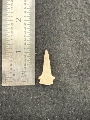 Arrow Point Indian Artifact Arrowhead (1 of 3)