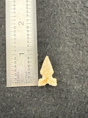 Arrow Point Indian Artifact Arrowhead (1 of 3)
