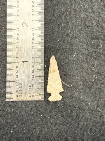 Arrow Point Indian Artifact Arrowhead: KEY WORDS: INDIAN ARTIFACT ARTIFACTS ARROWHEAD ARROWHEADS NATIVE AMERICAN MISSISSIPPIAN QUAPAW CADDO POTTERY COINS MORGAN DOLLAR PEACE DOLLAR SILVER COINS. All coins have been Sigma tested for authent