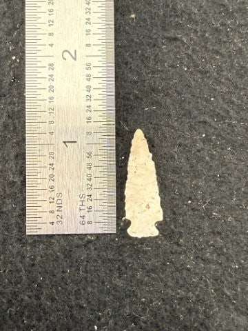 Arrow Point Indian Artifact Arrowhead: KEY WORDS: INDIAN ARTIFACT ARTIFACTS ARROWHEAD ARROWHEADS NATIVE AMERICAN MISSISSIPPIAN QUAPAW CADDO POTTERY COINS MORGAN DOLLAR PEACE DOLLAR SILVER COINS. All coins have been Sigma tested for
